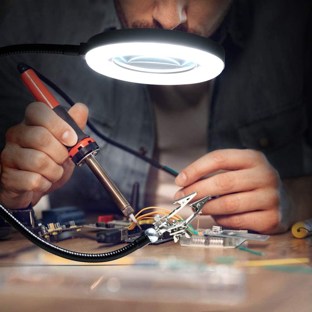 Loeplamp vergrootglas met LED verlichting en tafelklem - Earkings